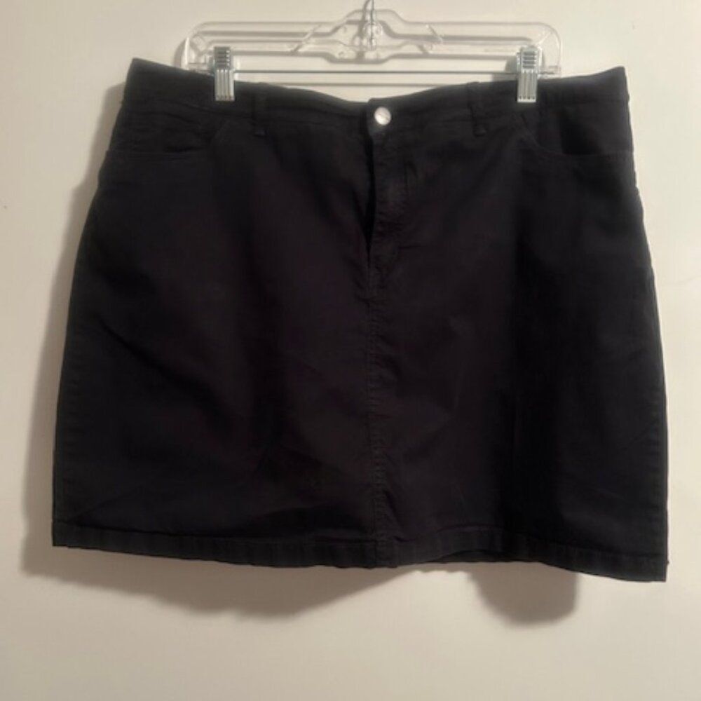 Croft & Barrow Black Stretch Classic Fit 5 pocket skort, size 18